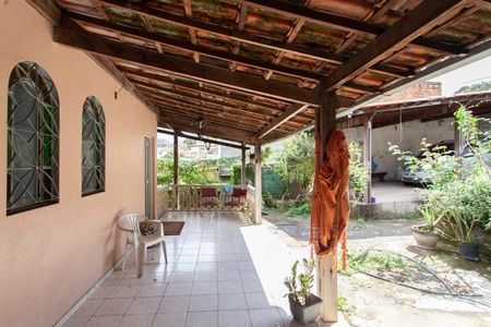 Casa para alugar com 360m², 4 quartos e 4 vagas Casa para alugar com 360m², 4 quartos e 4 vagasVaranda