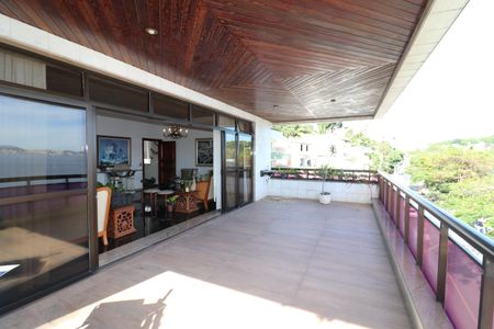 Apartamento para alugar com 350m², 4 quartos e 4 vagasVaranda