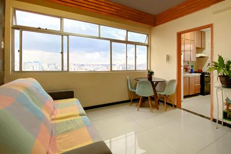 Sala de apartamento à venda com 2 quartos, 65m² em Santa Tereza, Belo Horizonte