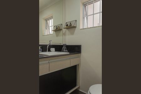 Casa à venda com 189m², 3 quartos e 2 vagas Casa à venda com 189m², 3 quartos e 2 vagasBanheiro da Área comum