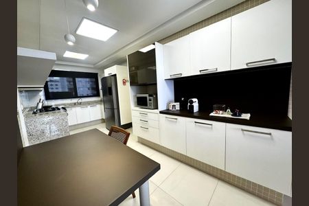 Apartamento à venda com 190m², 3 quartos e 4 vagas