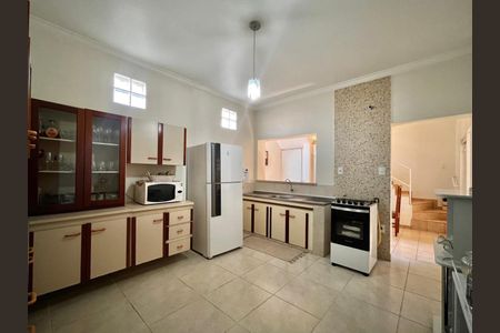 Casa à venda com 170m², 4 quartos e 2 vagas Casa à venda com 170m², 4 quartos e 2 vagasCozinha