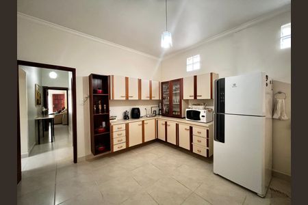 Casa à venda com 170m², 4 quartos e 2 vagas Casa à venda com 170m², 4 quartos e 2 vagasCozinha