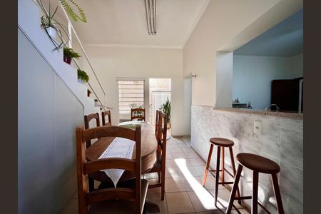 Casa à venda com 170m², 4 quartos e 2 vagas Casa à venda com 170m², 4 quartos e 2 vagasSala de Jantar