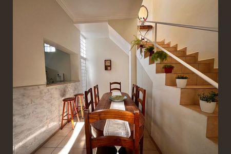 Casa à venda com 170m², 4 quartos e 2 vagas Casa à venda com 170m², 4 quartos e 2 vagasSala de Jantar