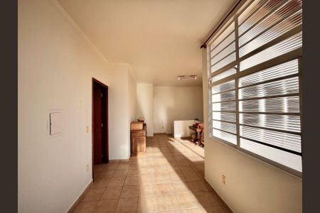 Casa à venda com 170m², 4 quartos e 2 vagas Casa à venda com 170m², 4 quartos e 2 vagasCobertura