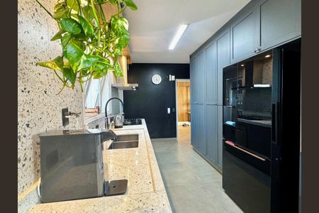 Apartamento à venda com 223m², 4 quartos e 4 vagas