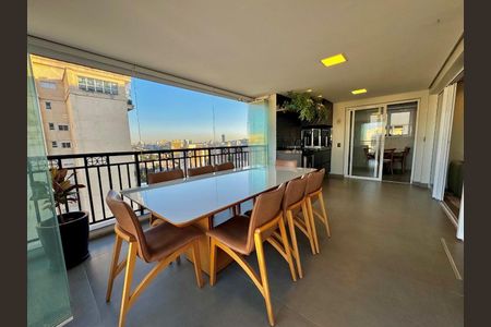 Apartamento à venda com 223m², 4 quartos e 4 vagas