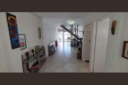 Casa à venda com 172m², 2 quartos e 1 vaga