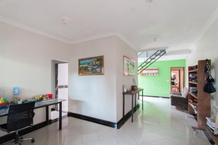 Casa à venda com 190m², 5 quartos e 2 vagasSala