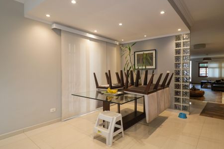 Casa à venda com 340m², 4 quartos e 5 vagas Casa à venda com 340m², 4 quartos e 5 vagasCozinha