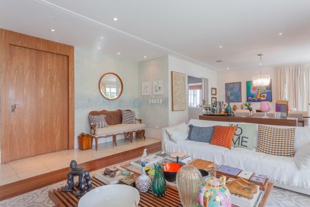 Apartamento à venda com 3 quartos, 270m² em Cerqueira César, São Paulo