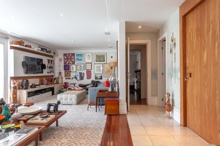 Apartamento à venda com 3 quartos, 270m² em Cerqueira César, São Paulo