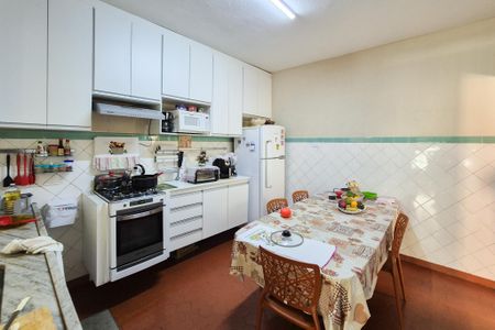 Casa à venda com 303m², 2 quartos e 1 vaga Casa à venda com 303m², 2 quartos e 1 vagaCozinha