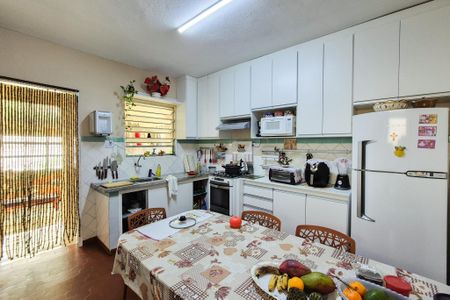 Casa à venda com 303m², 2 quartos e 1 vaga Casa à venda com 303m², 2 quartos e 1 vagaCozinha