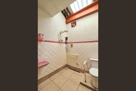 Casa à venda com 303m², 2 quartos e 1 vaga Casa à venda com 303m², 2 quartos e 1 vagaBanheiro de serviço