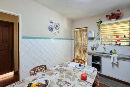 Casa à venda com 303m², 2 quartos e 1 vaga Casa à venda com 303m², 2 quartos e 1 vagaCozinha