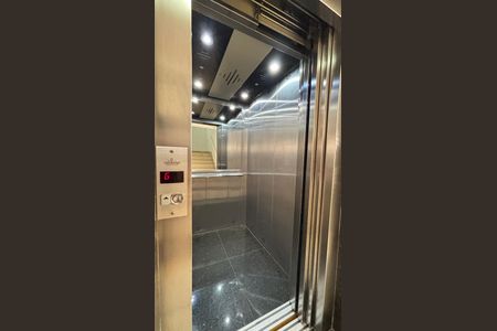 Apartamento à venda com 70m², 2 quartos e 1 vaga Apartamento à venda com 70m², 2 quartos e 1 vagaElevador
