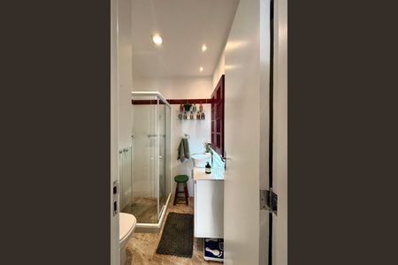 Apartamento à venda com 86m², 2 quartos e sem vaga Apartamento à venda com 86m², 2 quartos e sem vagaBanheiro social