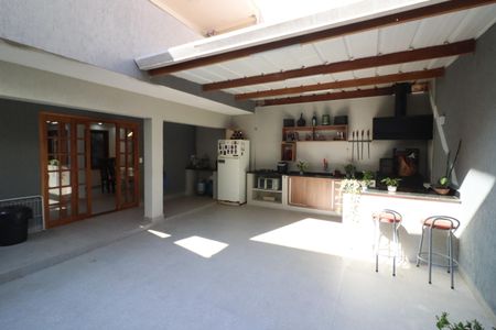 Casa à venda com 125m², 3 quartos e 3 vagasQuintal