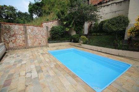 Casa de condomínio à venda com 144m², 3 quartos e 2 vagasPiscina