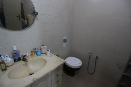 Casa de condomínio à venda com 144m², 3 quartos e 2 vagasBanheiro Social