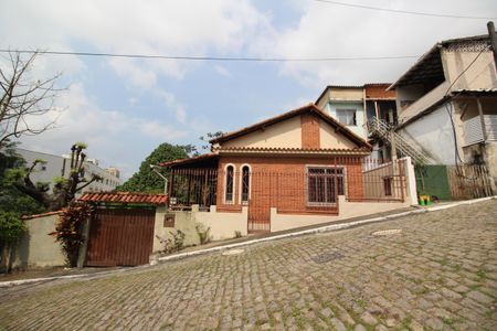 Casa de condomínio à venda com 144m², 3 quartos e 2 vagasFachada