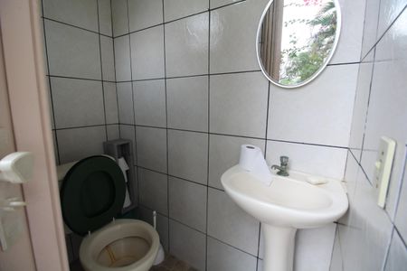 Casa de condomínio à venda com 144m², 3 quartos e 2 vagasBanheiro de Serviço