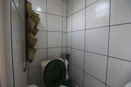 Casa de condomínio à venda com 144m², 3 quartos e 2 vagasBanheiro de Serviço