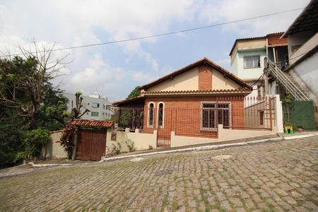 Casa de condomínio à venda com 144m², 3 quartos e 2 vagasFachada