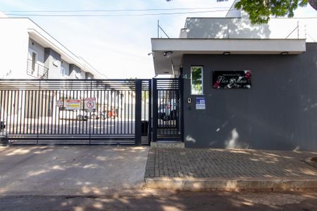 Casa de condomínio à venda com 118m², 3 quartos e 2 vagas Casa de condomínio à venda com 118m², 3 quartos e 2 vagasFachada