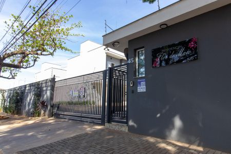 Casa de condomínio à venda com 118m², 3 quartos e 2 vagas Casa de condomínio à venda com 118m², 3 quartos e 2 vagasFachada