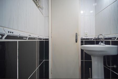 Banheiro de kitnet/studio à venda com 1 quarto, 41m² em Centro, São Leopoldo