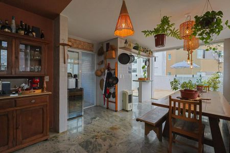 Apartamento à venda com 227m², 4 quartos e 3 vagas Apartamento à venda com 227m², 4 quartos e 3 vagasCobertura