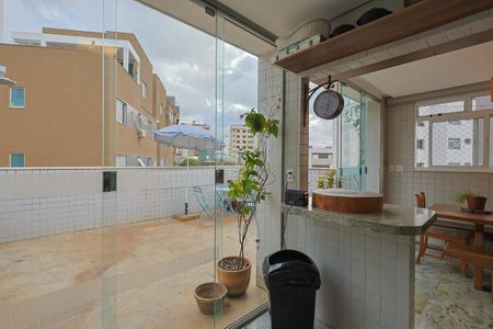 Apartamento à venda com 227m², 4 quartos e 3 vagas Apartamento à venda com 227m², 4 quartos e 3 vagasCobertura