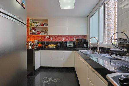 Apartamento à venda com 227m², 4 quartos e 3 vagas Apartamento à venda com 227m², 4 quartos e 3 vagasCozinha