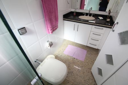 Casa à venda com 280m², 3 quartos e 8 vagasBanheiro da Suíte 2