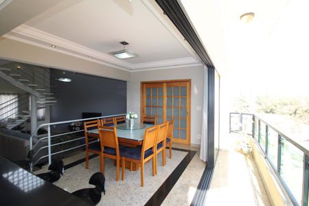 Casa à venda com 280m², 3 quartos e 8 vagasVaranda da Sala 1