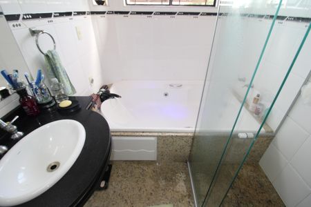 Casa à venda com 280m², 3 quartos e 8 vagasBanheiro da Suíte 3