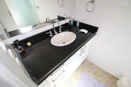 Casa à venda com 280m², 3 quartos e 8 vagasBanheiro da Suíte 1