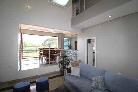 Casa à venda com 280m², 3 quartos e 8 vagasSala 1