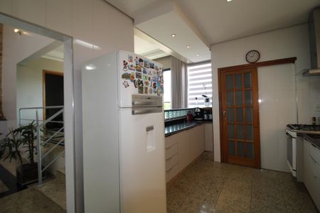 Casa à venda com 280m², 3 quartos e 8 vagasCozinha