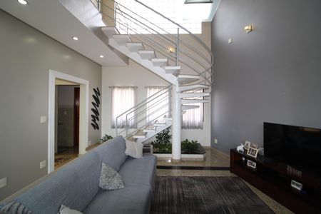 Casa à venda com 280m², 3 quartos e 8 vagasSala 1