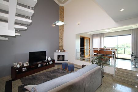 Casa à venda com 280m², 3 quartos e 8 vagasSala 1