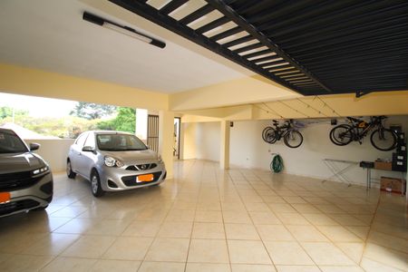 Casa à venda com 280m², 3 quartos e 8 vagasGaragem