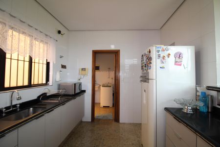 Casa à venda com 280m², 3 quartos e 8 vagasCozinha