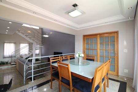 Sala 1 de casa à venda com 3 quartos, 280m² em Vila Maria Luisa, São Paulo