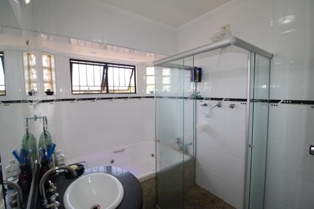 Casa à venda com 280m², 3 quartos e 8 vagasBanheiro da Suíte 3