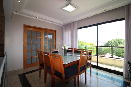 Casa à venda com 280m², 3 quartos e 8 vagasSala 1