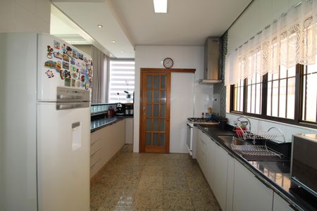 Casa à venda com 280m², 3 quartos e 8 vagasCozinha